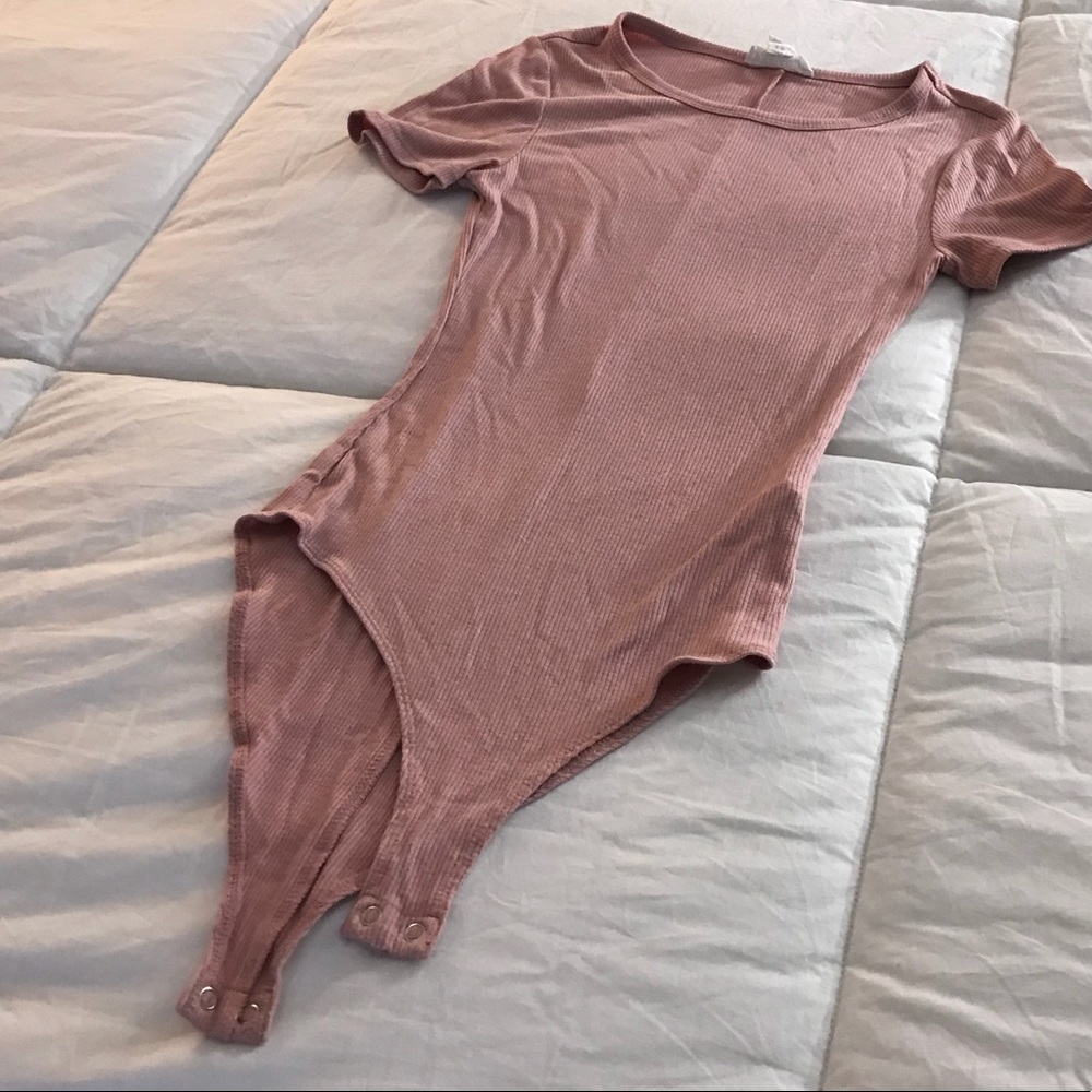 Forever 21 blush short sleeve bodysuit shirt top